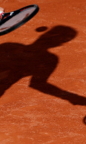 Sharapova and Muguruza reach 4th round at French Open